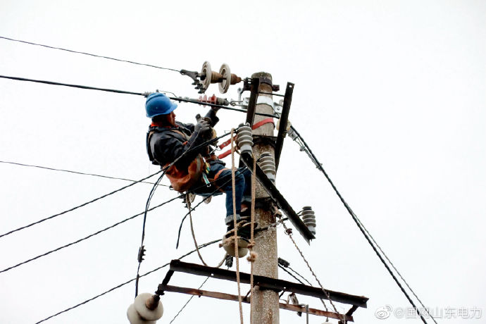 国网莱阳市供电公司组织人员对10千伏古南线进行综合检修