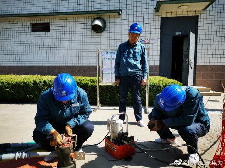 潍坊高密110千伏东郊变电站主变压器进行预防性试验