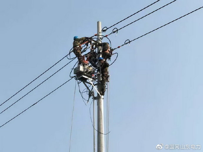 国网夏津县供电公司加装10千伏纸房头线014号杆分界开关
