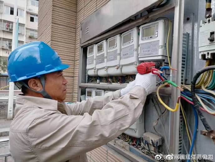 对中街台变总表故障开展更换故障集中器
