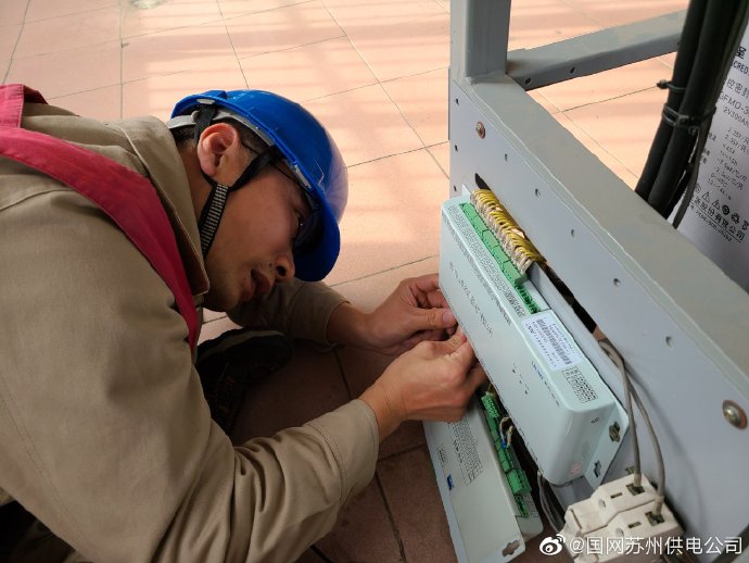 在220千伏徐巷变进行秋季巡检和直流系统消缺工作