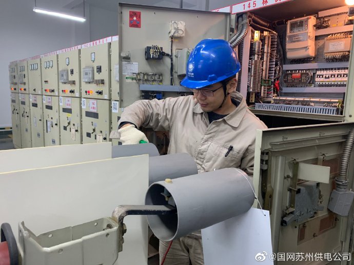 在110千伏珠江变进行开关预试工作