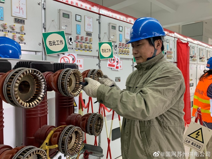在110千伏塘南变进行开关预试工作